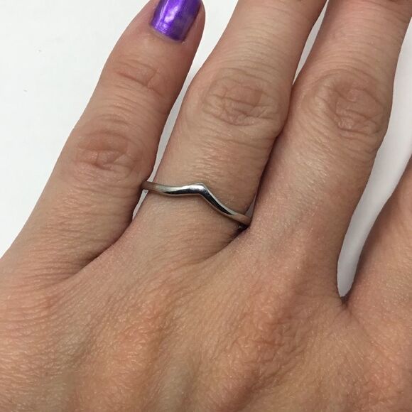 Silver Plated Curved Band Ring (H15) - Picture 1 of 5